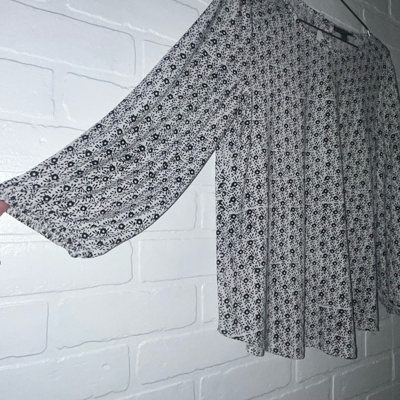 Adrianna Papell Blouse Long Peasant Sleeve Round Neck White and Black Medium - Picture 3 of 8